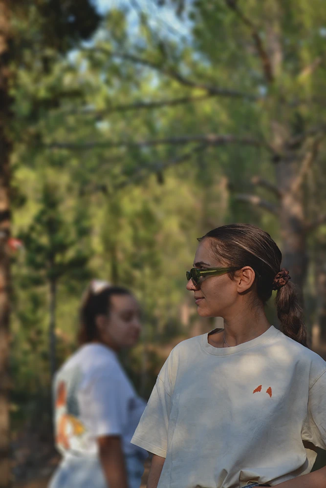 Χειροποίητο T-shirt με αυτιά “λούπυ” κεντημένο στο χέρι – Κανονική Γραμμή | λούπυ